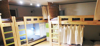 Crossroad Backpackers Hotel 2*