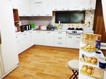 Crossroad Backpackers Hotel