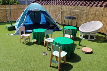 Crossroad Backpackers Hotel 2*