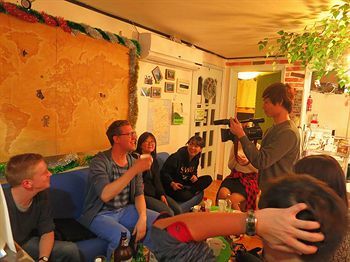 Crossroad Backpackers 2*