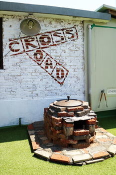 Crossroad Backpackers Hotel 2*
