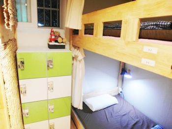 Crossroad Backpackers Hotel 2*